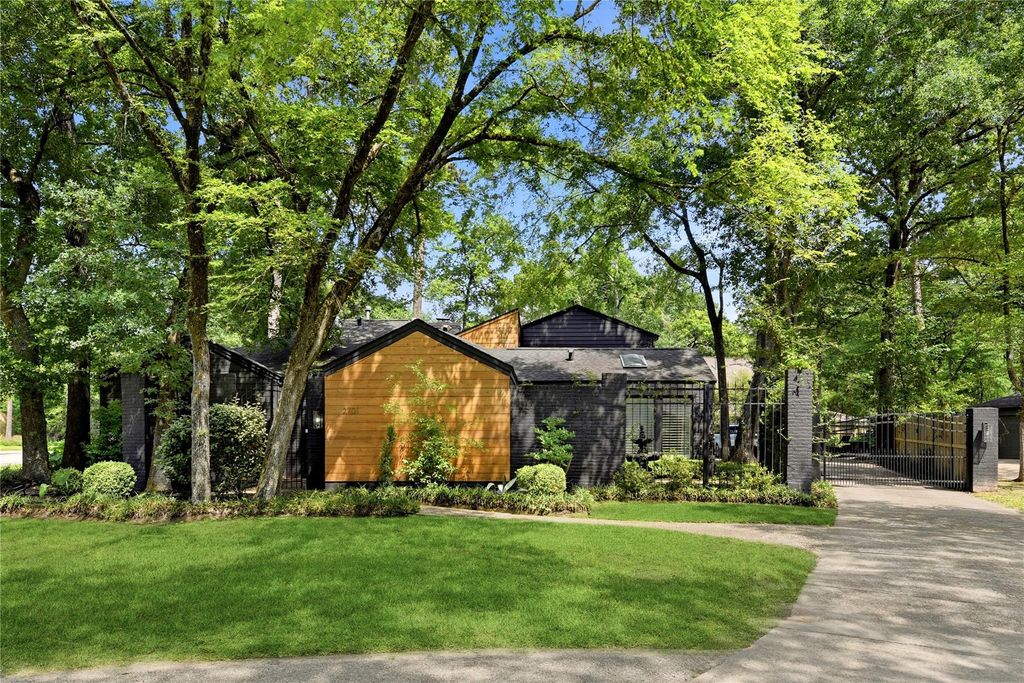 2701 Crossvine Circle, The Woodlands, TX 77380