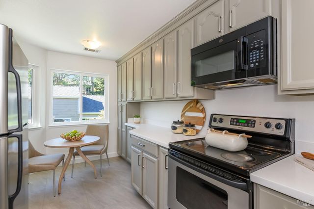 137 Koch Rd, Corte Madera, CA 94925