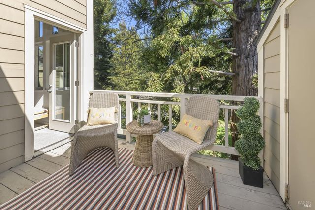 137 Koch Rd, Corte Madera, CA 94925