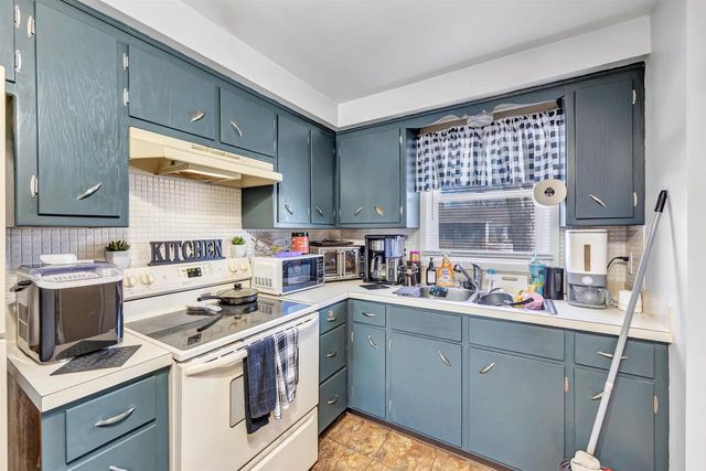 708 N FERNMEADOW DRIVE, Appleton, WI 54915