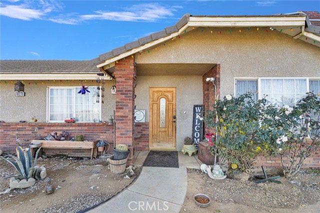 10276 Aster Road, Oak Hills, CA 92344