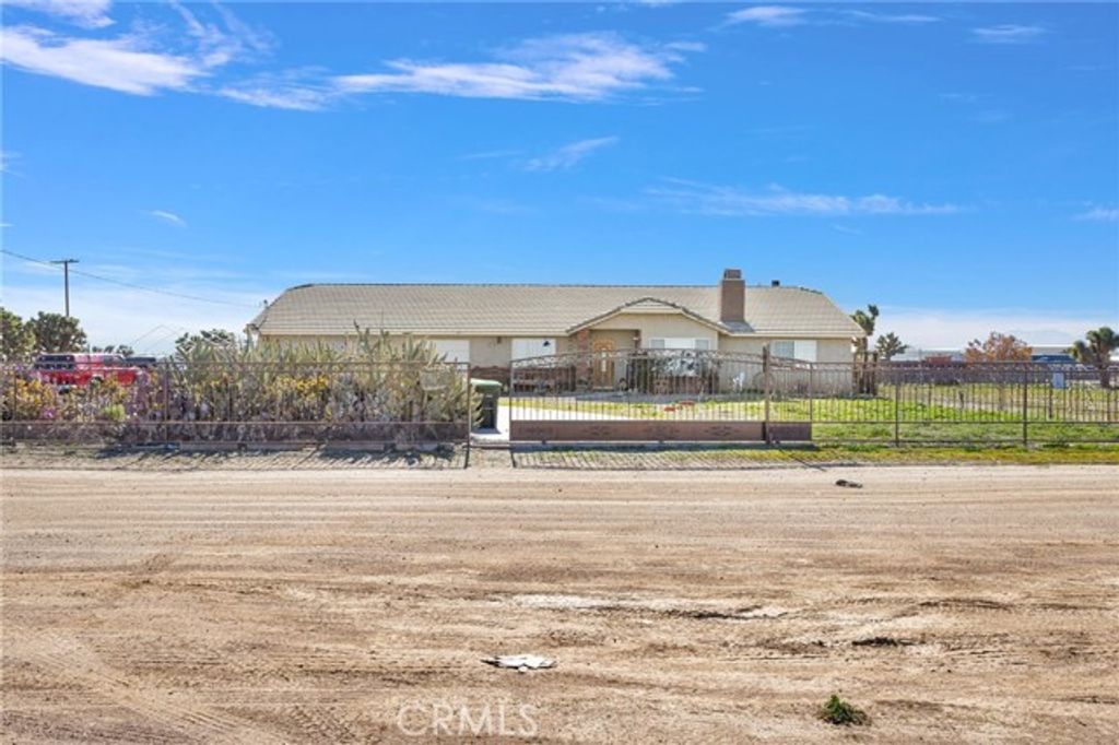 10276 Aster Road, Oak Hills, CA 92344