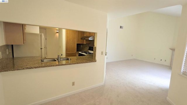 21103 Gary Dr 304D, Hayward, CA 94546