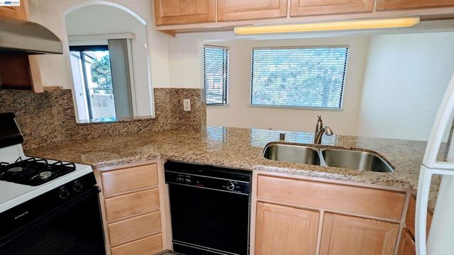 21103 Gary Dr 304D, Hayward, CA 94546