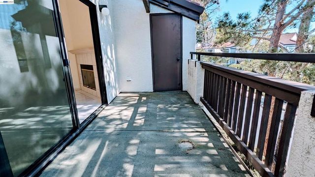 21103 Gary Dr 304D, Hayward, CA 94546