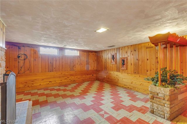5500 N Ridge Road, Madison, OH 44057