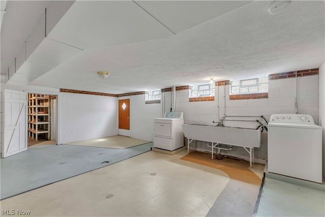 5500 N Ridge Road, Madison, OH 44057