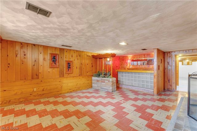 5500 N Ridge Road, Madison, OH 44057