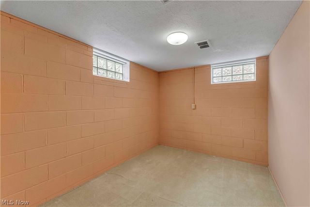 5500 N Ridge Road, Madison, OH 44057