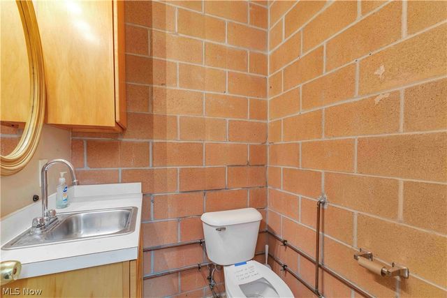 5500 N Ridge Road, Madison, OH 44057