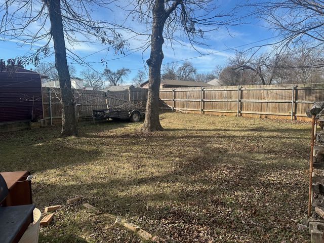 631 W Walker Street, Denison, TX 75020