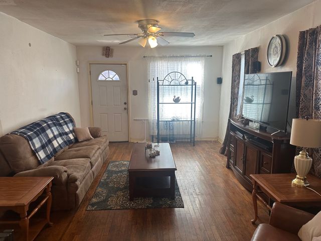 631 W Walker Street, Denison, TX 75020