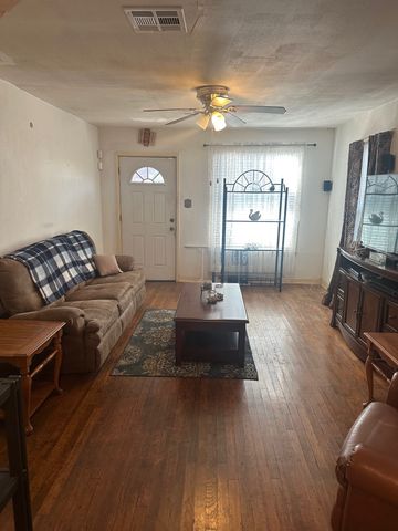 631 W Walker Street, Denison, TX 75020