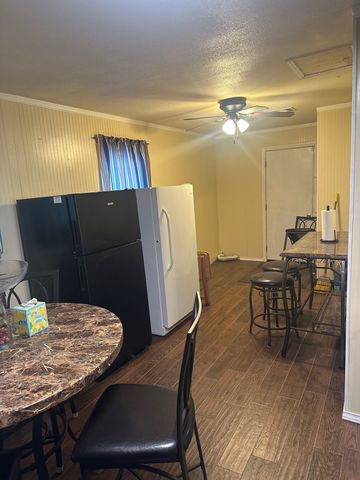 631 W Walker Street, Denison, TX 75020