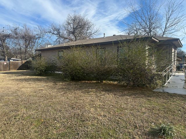 631 W Walker Street, Denison, TX 75020