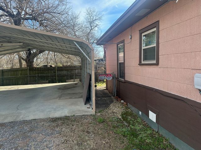 631 W Walker Street, Denison, TX 75020