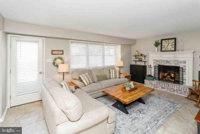 9 SWEET GUM LN, Horsham, PA 19044