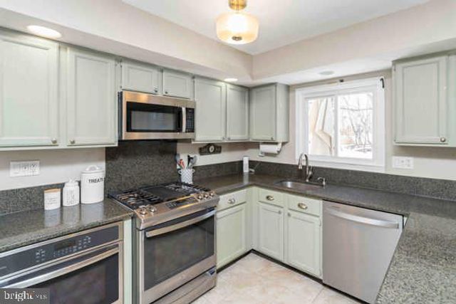 9 SWEET GUM LN, Horsham, PA 19044