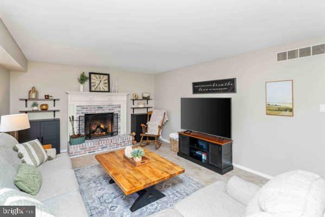 9 SWEET GUM LN, Horsham, PA 19044