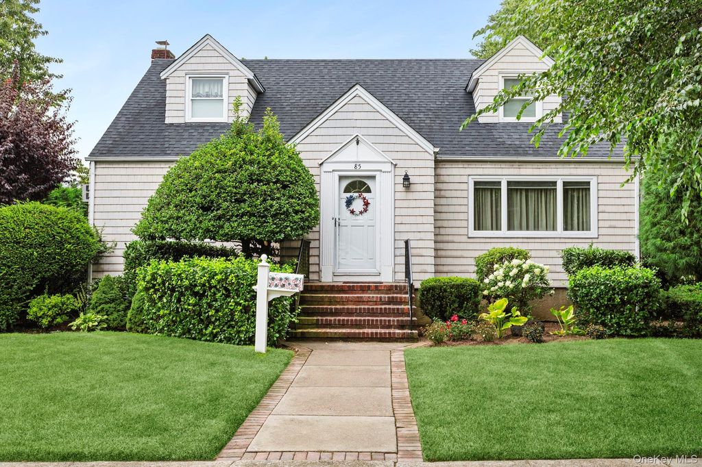 85 Woodlawn Avenue, Valley Stream, NY 11581 — exterior