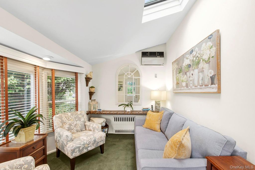 85 Woodlawn Avenue, Valley Stream, NY 11581 — photo 3