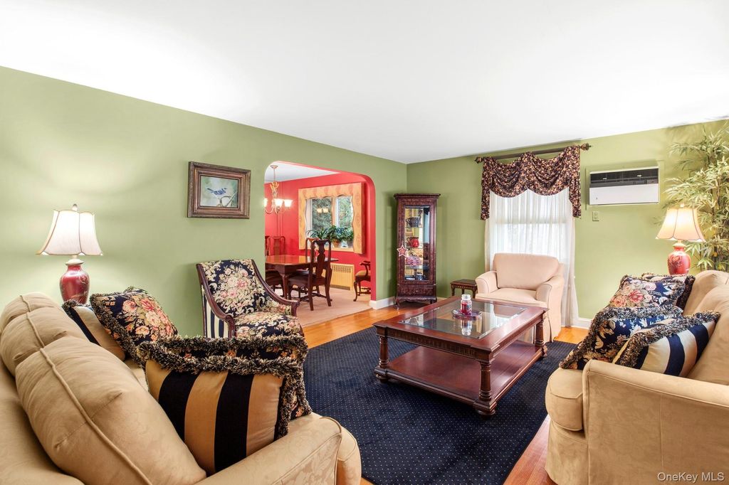 85 Woodlawn Avenue, Valley Stream, NY 11581 — photo 5