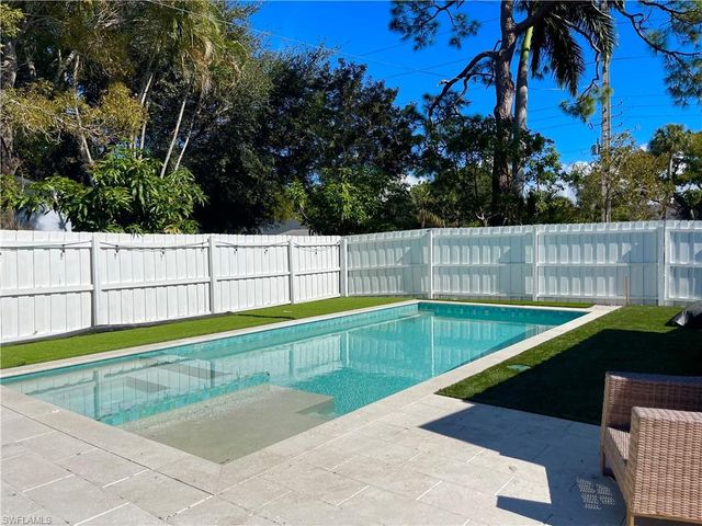 905 13th ST N, Naples, FL 34102