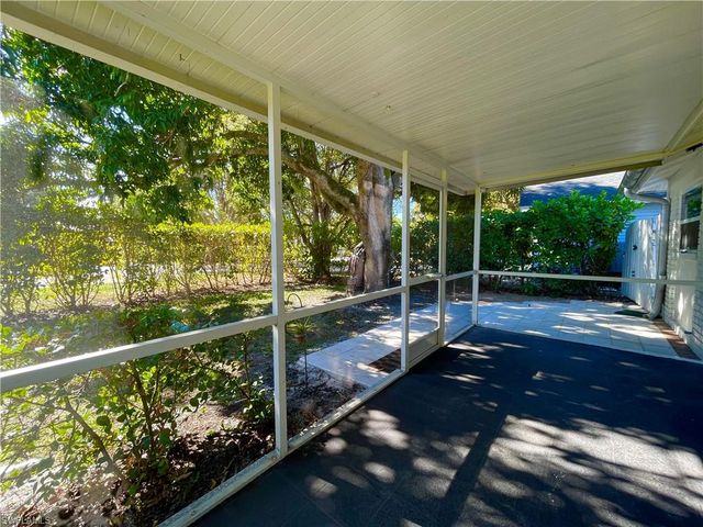 905 13th ST N, Naples, FL 34102