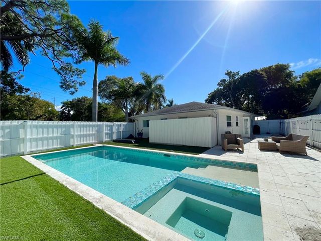 905 13th ST N, Naples, FL 34102