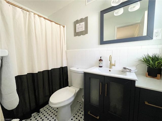 905 13th ST N, Naples, FL 34102