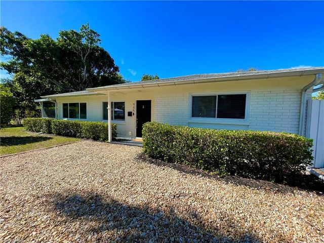 905 13th ST N, Naples, FL 34102