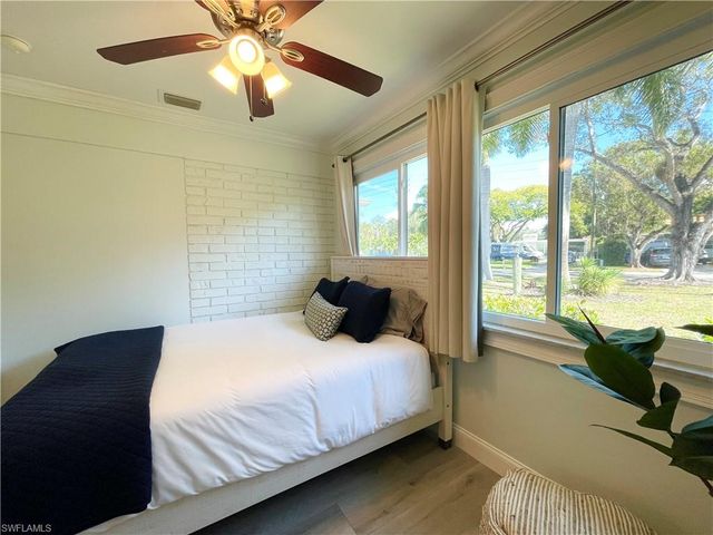 905 13th ST N, Naples, FL 34102