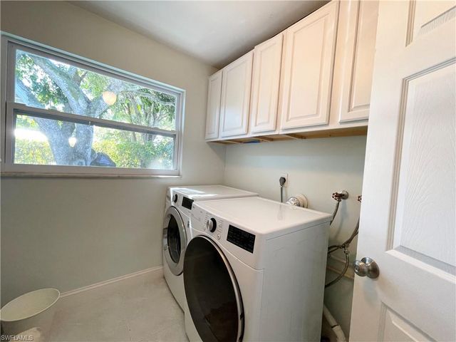 905 13th ST N, Naples, FL 34102