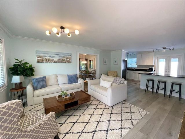 905 13th ST N, Naples, FL 34102