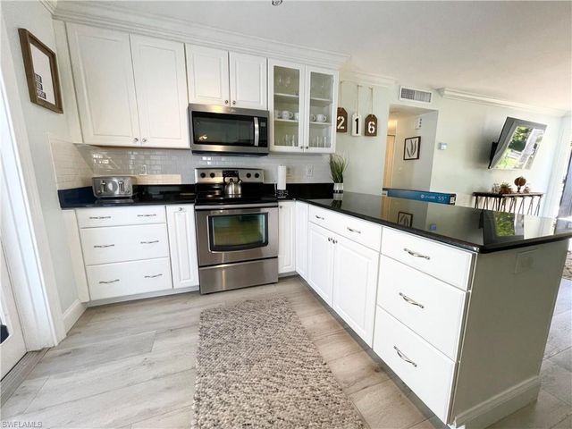 905 13th ST N, Naples, FL 34102