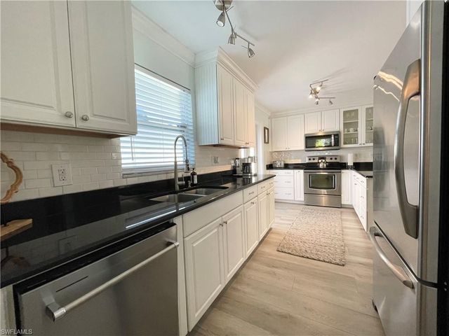 905 13th ST N, Naples, FL 34102