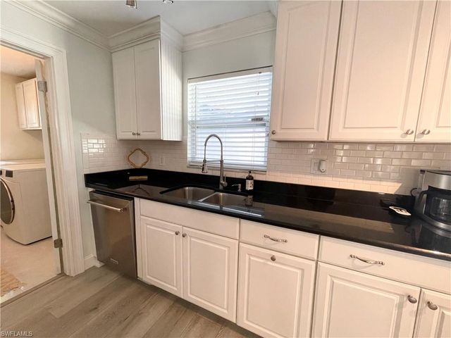 905 13th ST N, Naples, FL 34102