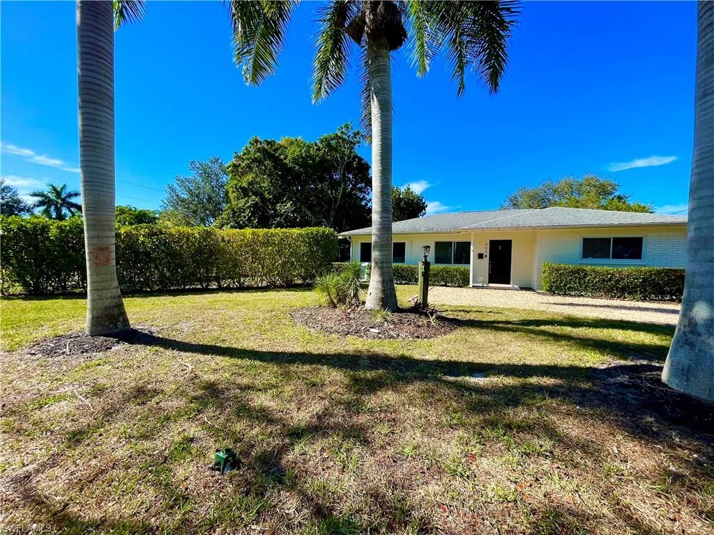 905 13th ST N, Naples, FL 34102