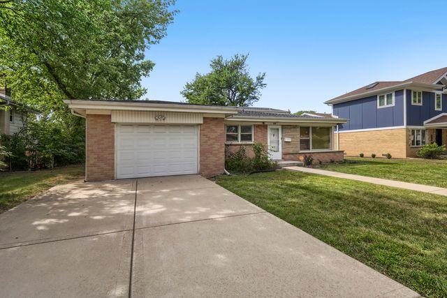 918 S Owen Street, Mount Prospect, IL 60056