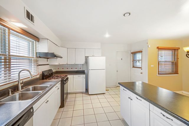 918 S Owen Street, Mount Prospect, IL 60056