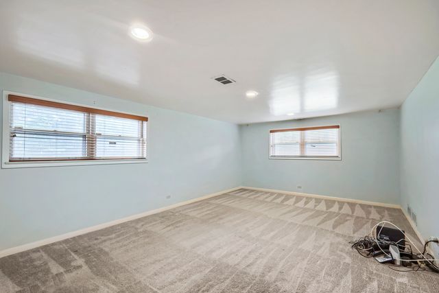 918 S Owen Street, Mount Prospect, IL 60056