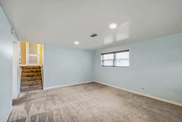 918 S Owen Street, Mount Prospect, IL 60056