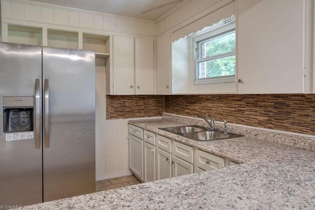 168 Oak Summit Road, Winston-salem, NC 27105