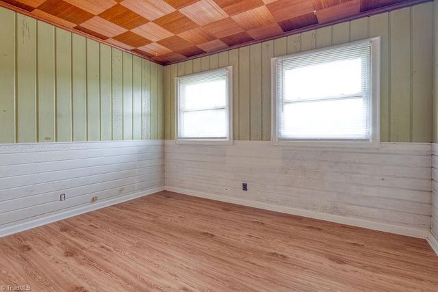 168 Oak Summit Road, Winston-salem, NC 27105