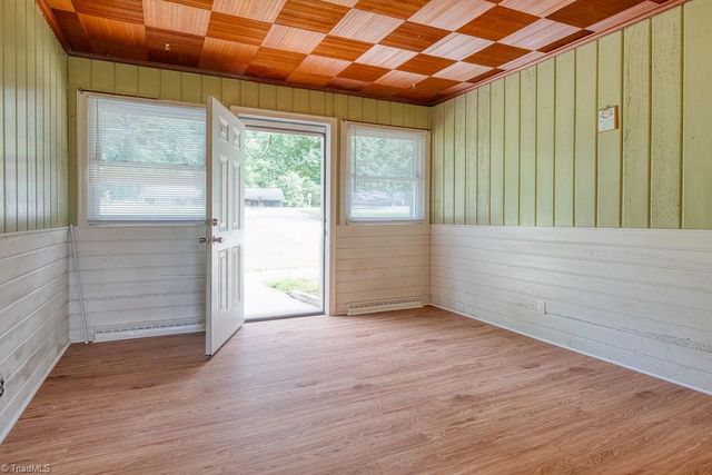 168 Oak Summit Road, Winston-salem, NC 27105