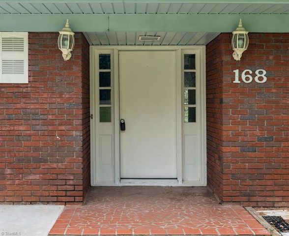 168 Oak Summit Road, Winston-salem, NC 27105