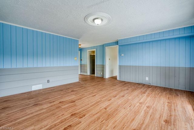 168 Oak Summit Road, Winston-salem, NC 27105