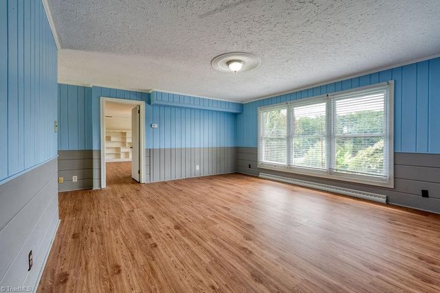 168 Oak Summit Road, Winston-salem, NC 27105