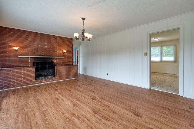 168 Oak Summit Road, Winston-salem, NC 27105
