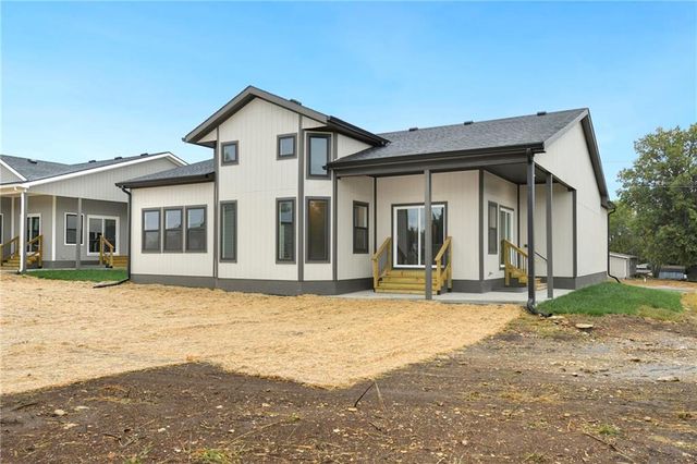 153 S Linn Valley Drive, Linn Valley, KS 66040